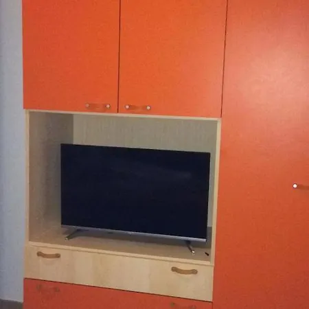 Airport-Port-Commercial Center-Quadrilo-per 8 persone &Garden di 50mq con posto auto privato chiuso-Arancio Appartamento Olbia