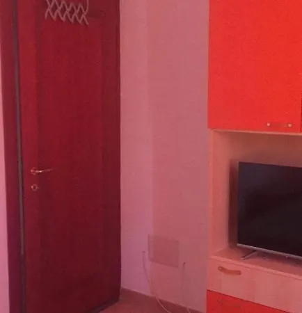 Airport-Port-Commercial Center-Quadrilo-per 8 persone &Garden di 50mq con posto auto privato chiuso-Arancio