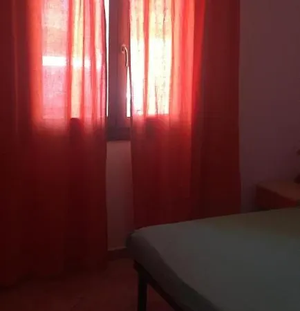 Airport-Port-Commercial Center-Quadrilo-per 8 persone &Garden di 50mq con posto auto privato chiuso-Arancio Olbia