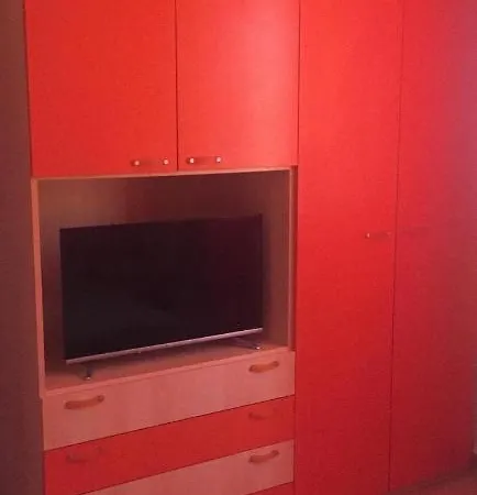 Appartamento Airport-Port-Commercial Center-Quadrilo-per 8 persone &Garden di 50mq con posto auto privato chiuso-Arancio Olbia