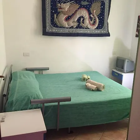 Airport-Port-Commercial Center-Quadrilo-per 8 persone &Garden di 50mq con posto auto privato chiuso-Arancio Appartamento