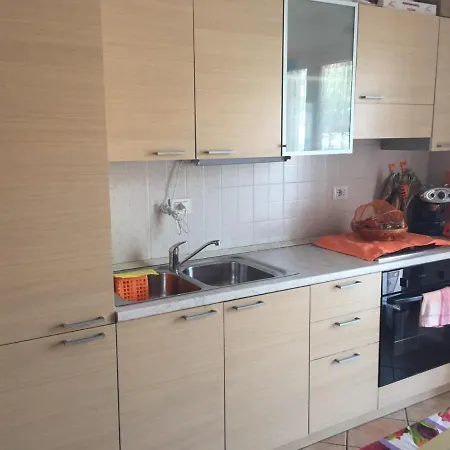 Airport-Port-Commercial Center-Quadrilo-per 8 persone &Garden di 50mq con posto auto privato chiuso-Arancio Appartamento