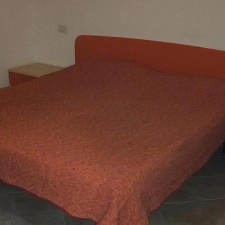 Airport-Port-Commercial Center-Quadrilo-per 8 persone &Garden di 50mq con posto auto privato chiuso-Arancio * Olbia