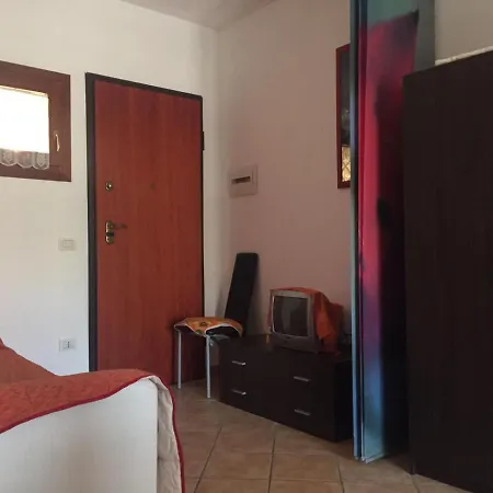 Airport-Port-Commercial Center-Quadrilo-per 8 persone &Garden di 50mq con posto auto privato chiuso-Arancio Appartamento *